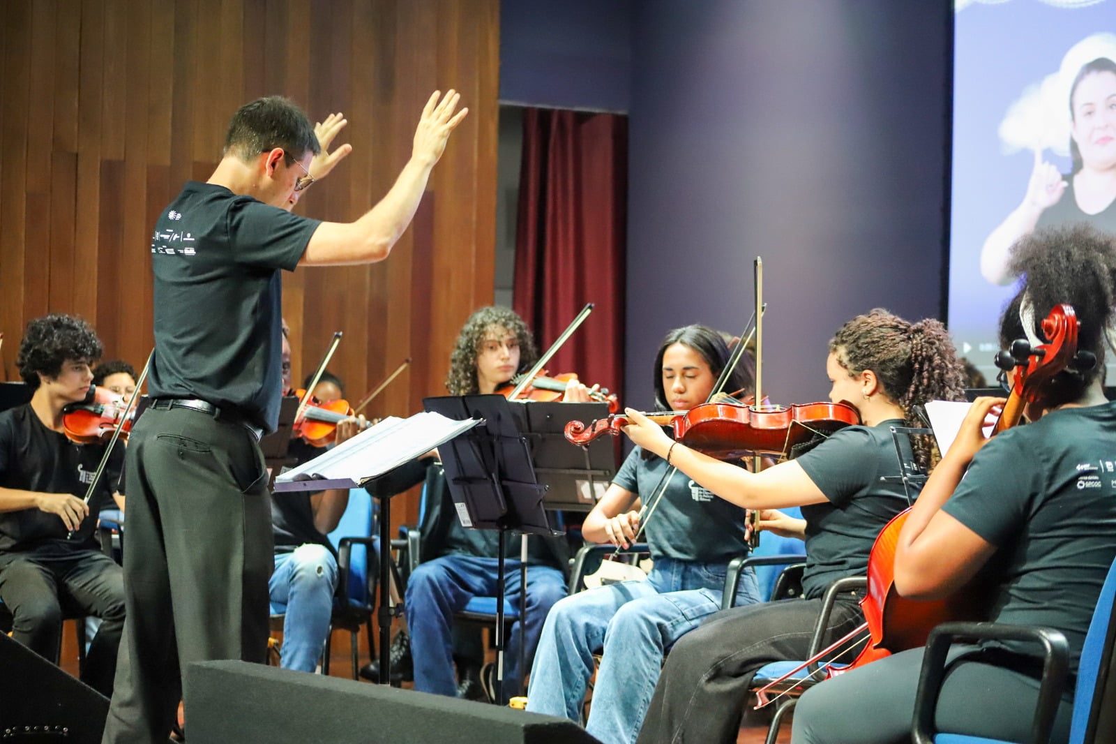 Música, contação de histórias e bate-papos marcam o terceiro dia da SNCT na Fiocruz