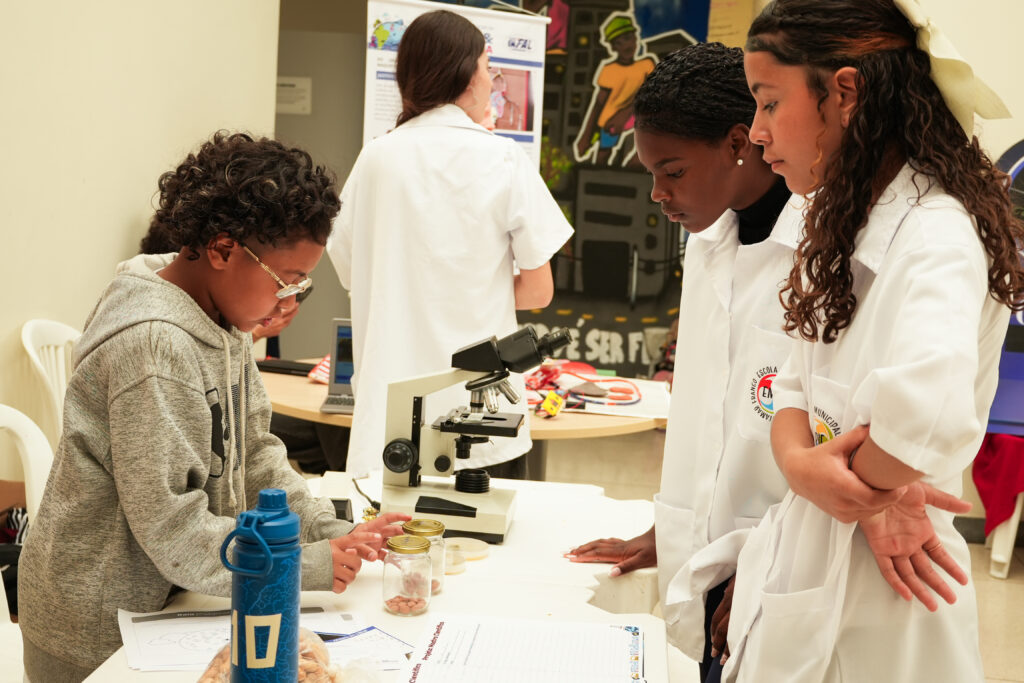 Fiocruz Minas leva ciência interativa e sustentável à população durante a 22ª SNCT