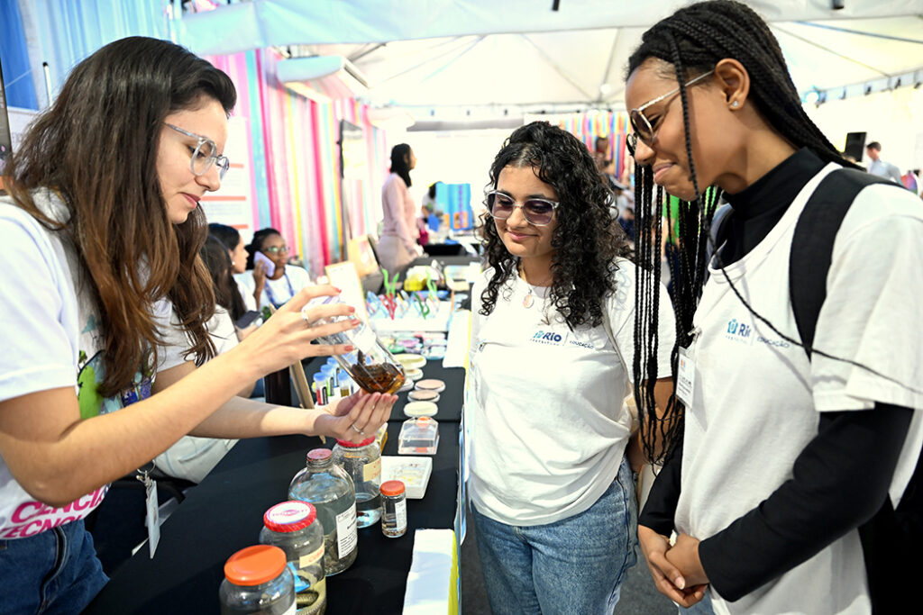 INCQS/Fiocruz destaca importância da água no controle da qualidade de produtos durante a 22ª SNCT