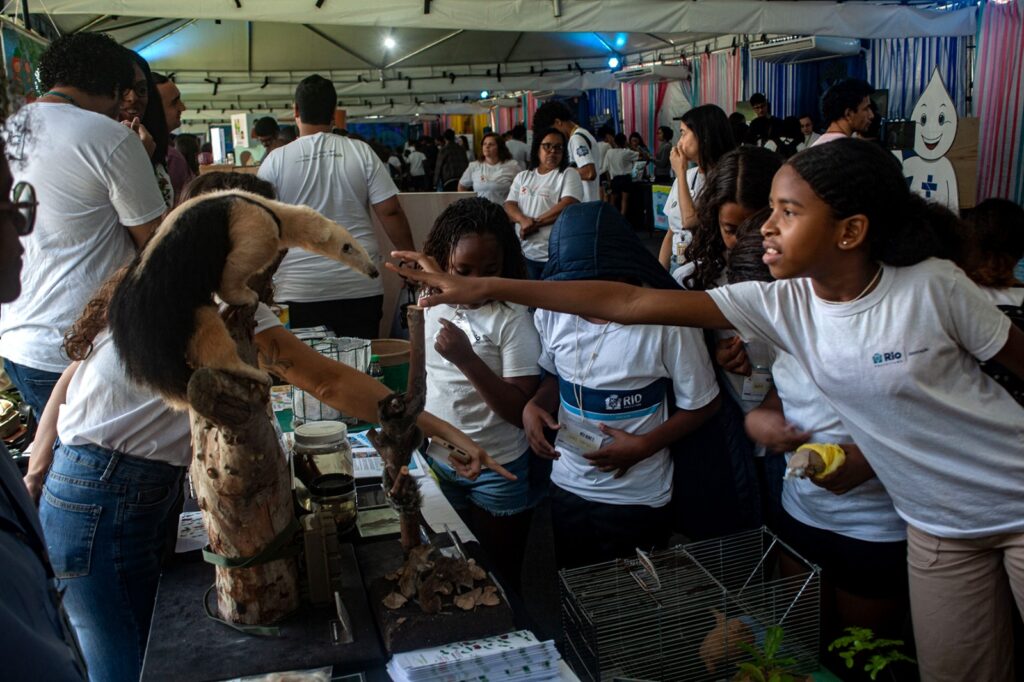 Fiocruz Mata Atlântica encanta estudantes e visitantes com atividade na SNCT em Manguinhos